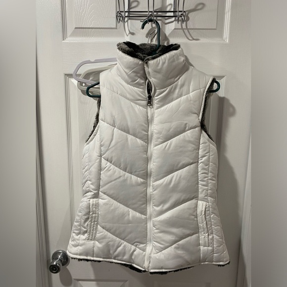 Reversible puffer vest, faux fur one side, white poly on other, size L - Picture 1 of 12